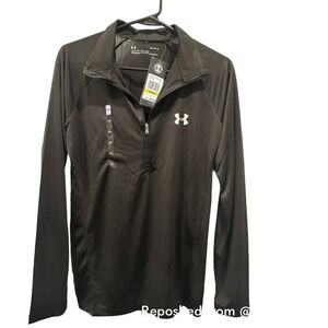 Women's Under armour light weight pullover, NWT, Size Medium
